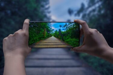 Riesen-TV statt Mini-Bildschirm: So sehen Sie den Inhalt von Ihrem Smartphone auf dem Fernseher